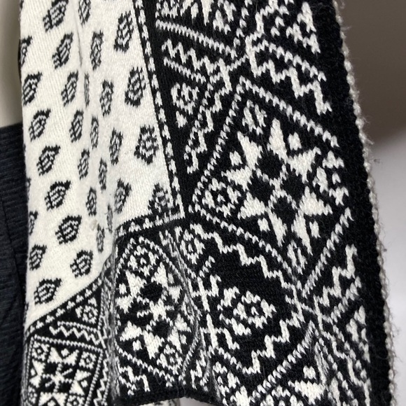 Romeo t Juliet couture Open Asymmetrical Sweater M - Picture 4 of 7